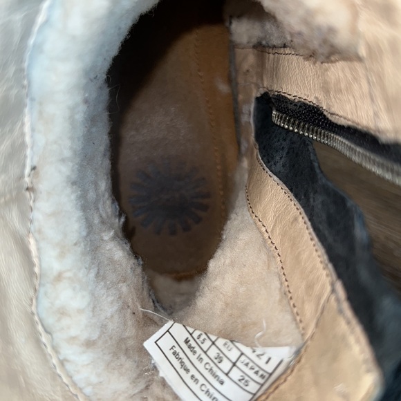 UGG Women’s Neevah Black Suede size 8 - Picture 7 of 9